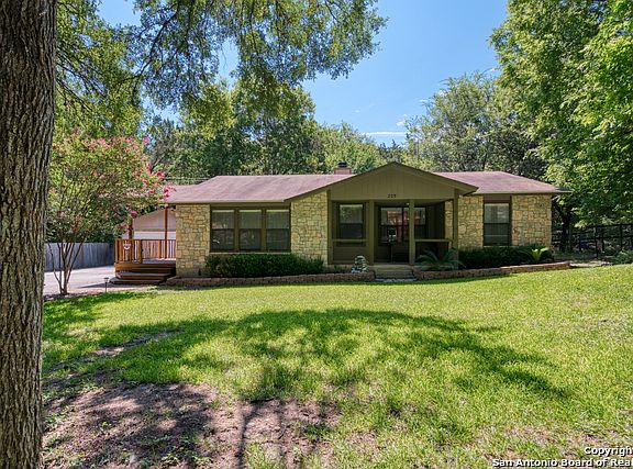 5th image of 205 Doeskin Dr