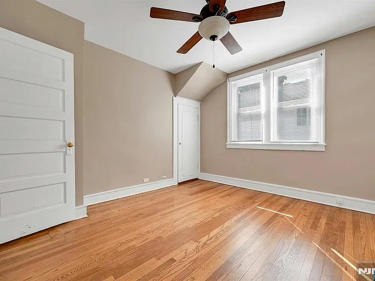 304 Midland Ave #1 — Photo 19