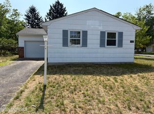 2 Sutherland Ct, Toms River, NJ 08757