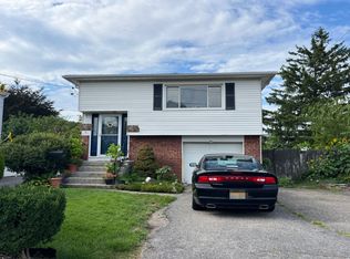 23 N Front St, Farmingdale, NY 11735