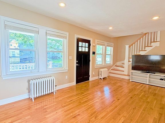 5th image of 52 Oakland Ave