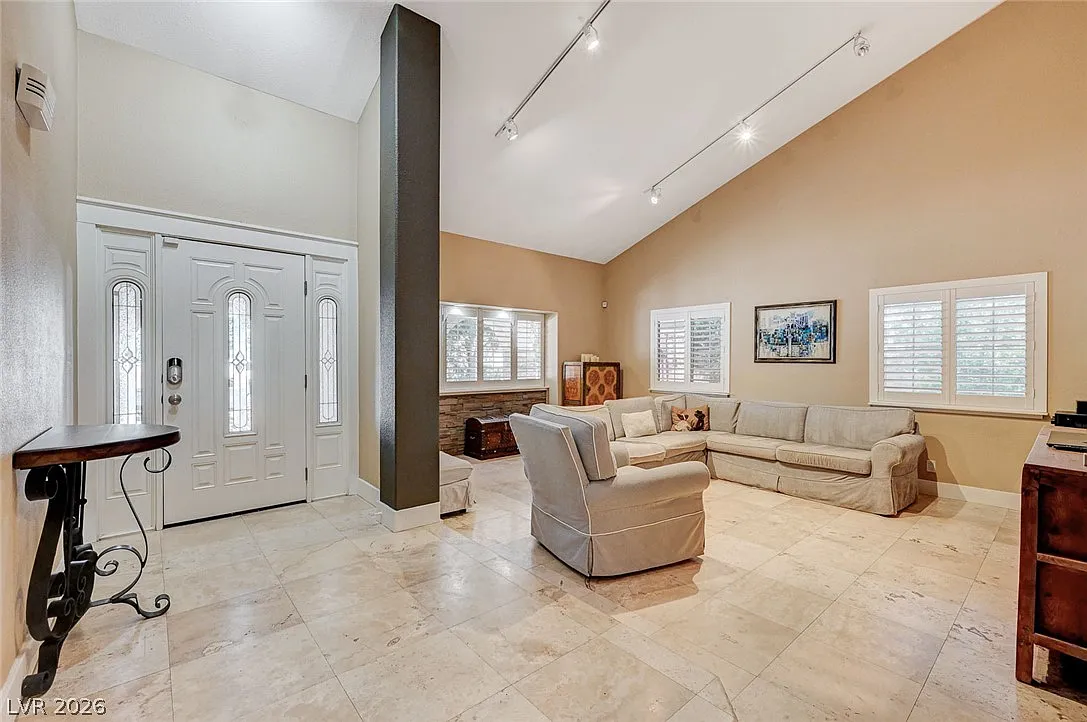 4 bed, 3.0 bath, 2186 sqft, $3,740 — Photo 2