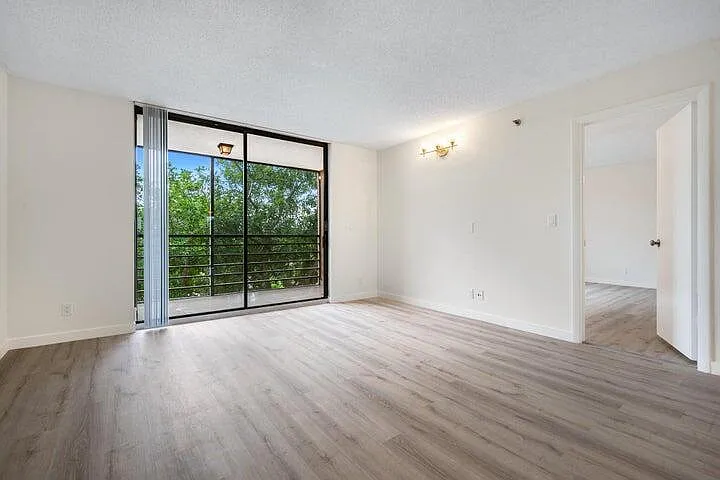 7770 Tahiti Ln #405 — Photo 8