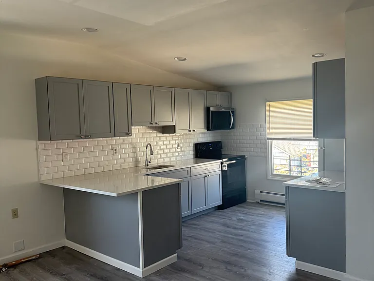 77 N 14th St #2 — Photo 3