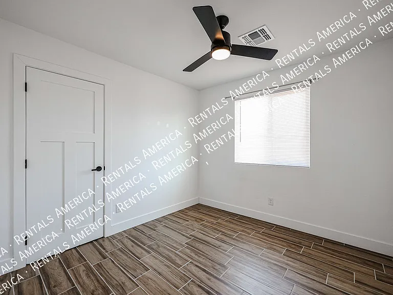 526 S Crismon Rd — Photo 22