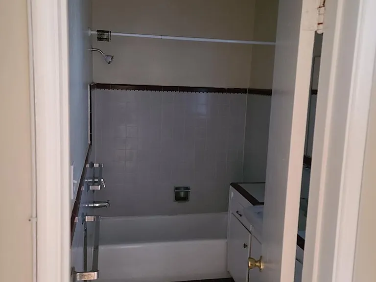 1741 N Kingsley Dr #5 — Photo 8