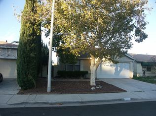 2715 Nandina Dr, Palmdale, CA 93550