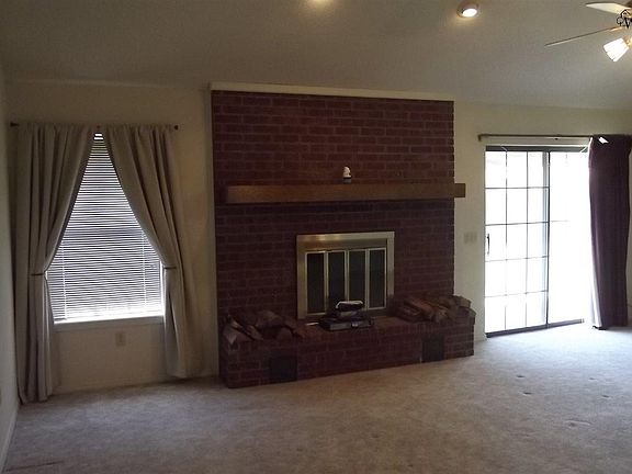 2nd image of 827 Arapaho Dr