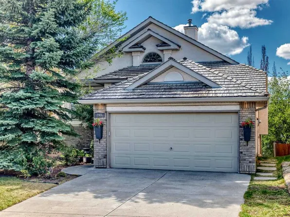 243 N Mount Assiniboine Cir SE, Calgary, AB T2Z 2N4