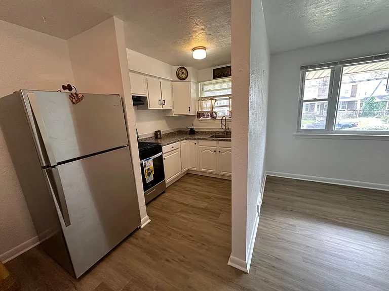1227 W Marshall St #1 — Photo 3