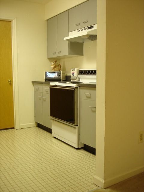 2nd image of 12 Fox Rdg