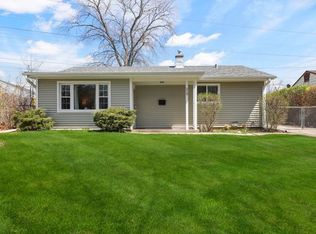 219 E Wayne Pl, Wheeling, IL 60090