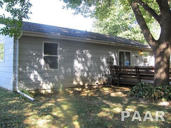 3rd image of 203 E Sycamore Dr