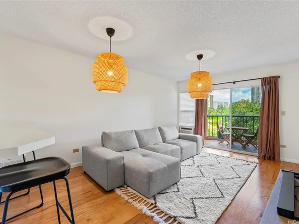 3075 Ala Poha Pl APT 206, Honolulu, HI 96818