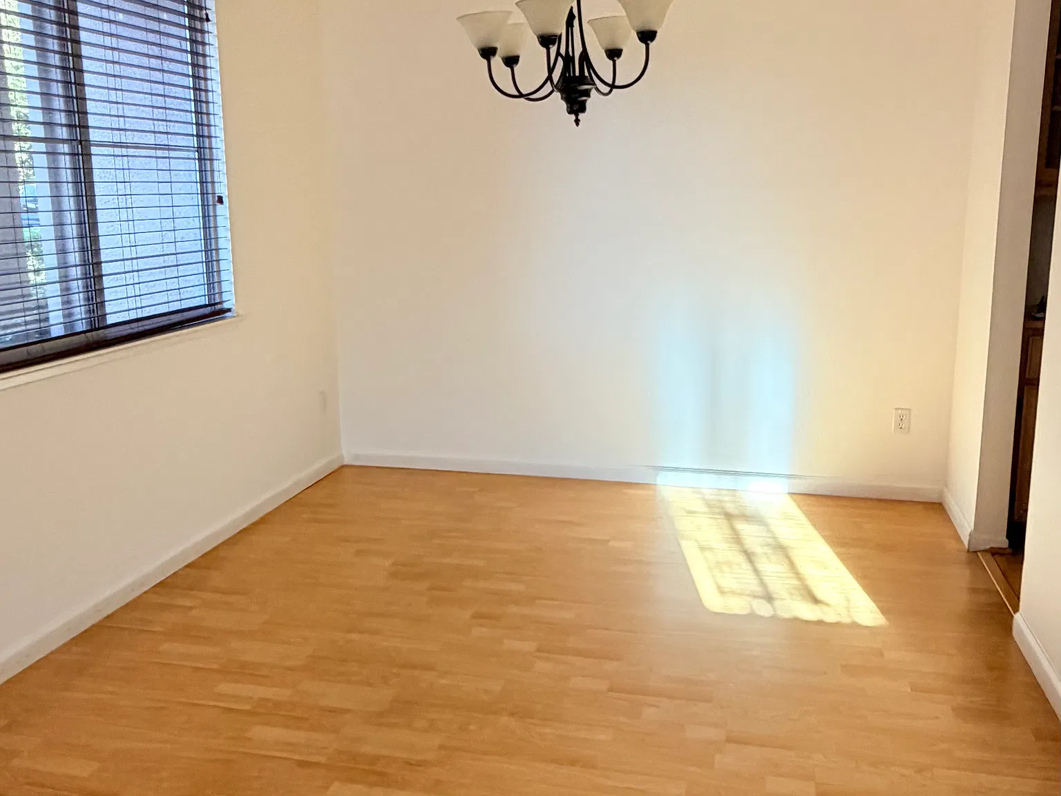 3 bed, 2.5 bath, 1545 sqft, $4,400 — Photo 2