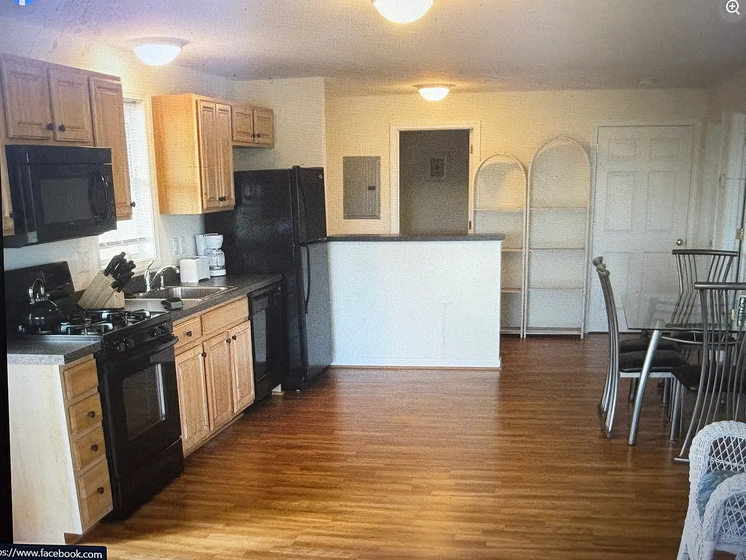 3 bed, 800 sqft, $2,995 — Photo 3