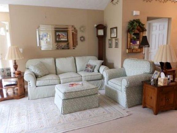 3rd image of 219 Autumn Woods Dr