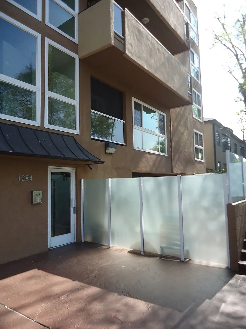 1284 Havenhurst Drive — Photo 3