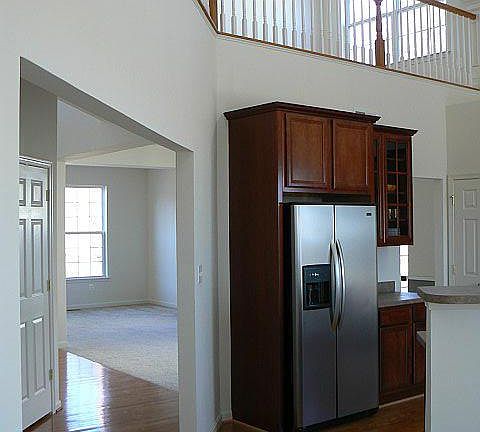 4th image of 701 S Lakeview Dr