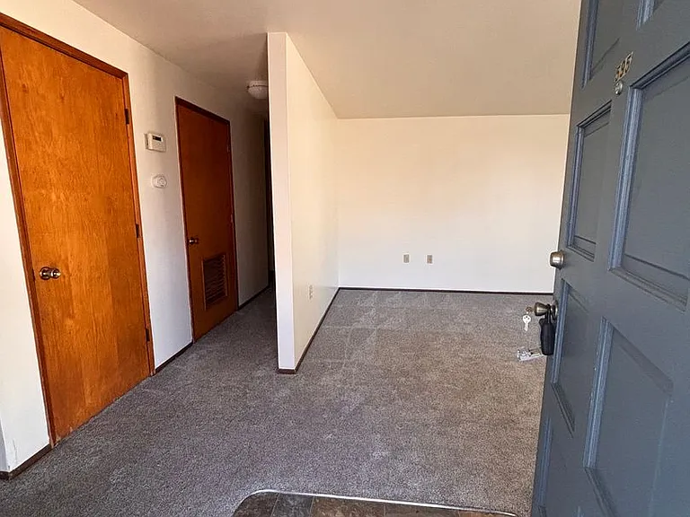 595 NW Oak Ave — Photo 3