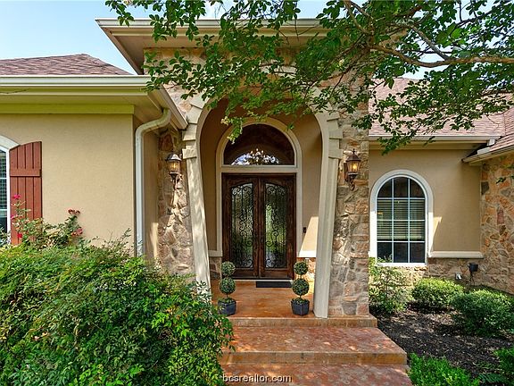 3rd image of 903 Durban Ct