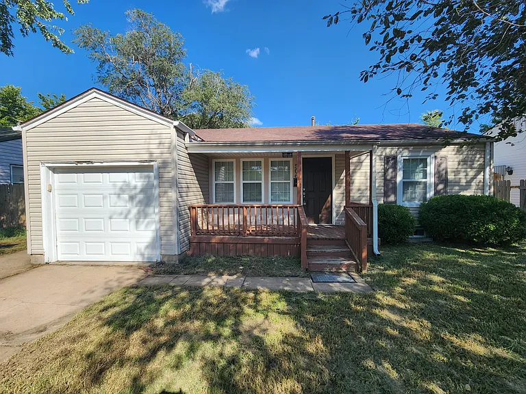 506 N Fern Ave — Photo 1