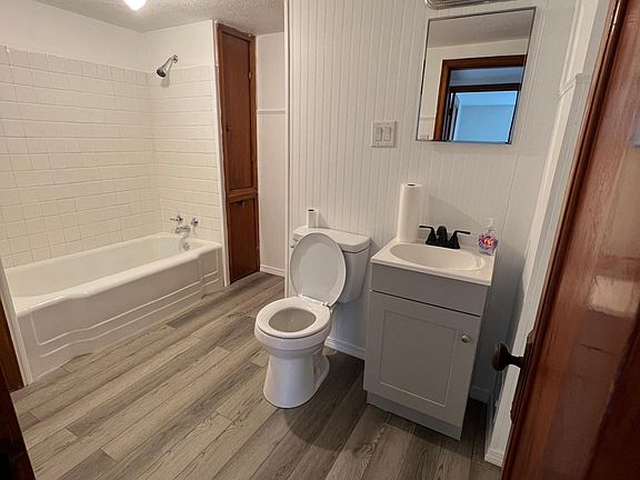 2nd image of 230 Canterbury Blvd