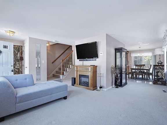 2nd image of 12 Basking Rdg #12