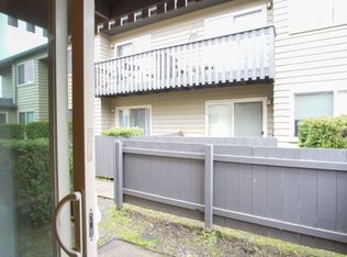Close-in SE: Garden Level 1 Bdr w/ DW, Private Patio, & Parking!, Portland, OR 97202