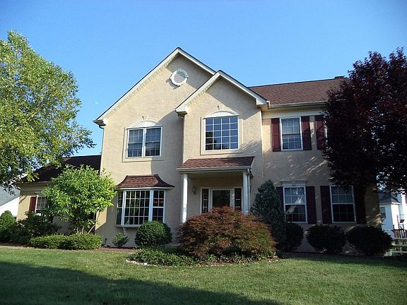 3rd image of 1103 Fieldcrest Ct