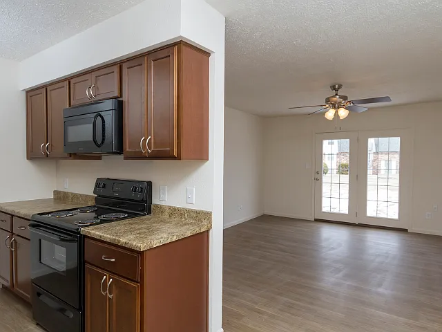 Concord Manor Apartments — Photo 3
