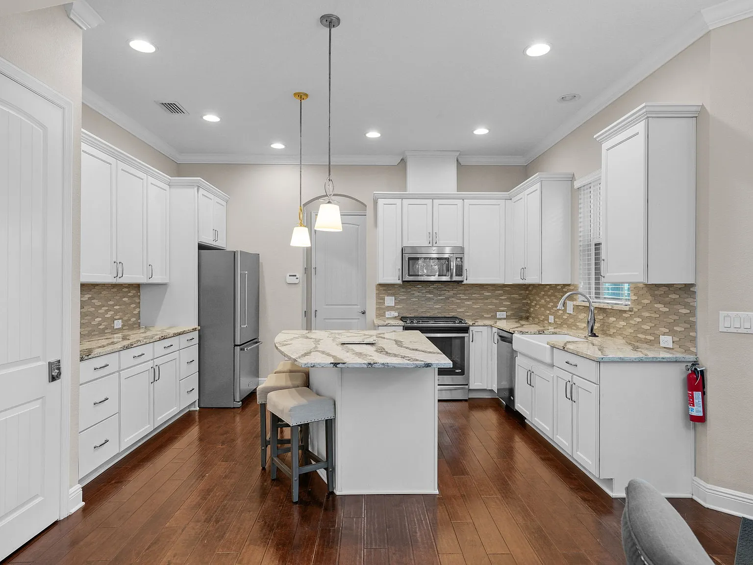 3 bed, 2.5 bath, 2065 sqft, $5,500 — Photo 4