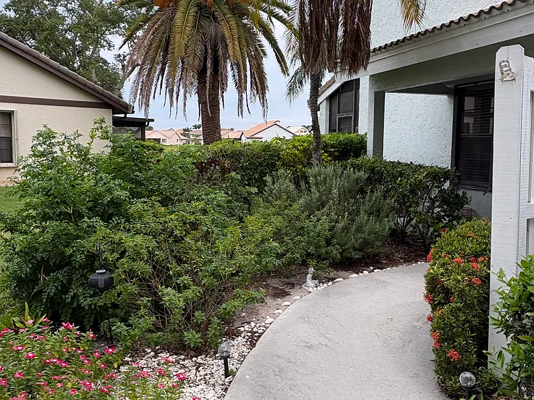 600 Carriage House Ln #101 — Photo 4