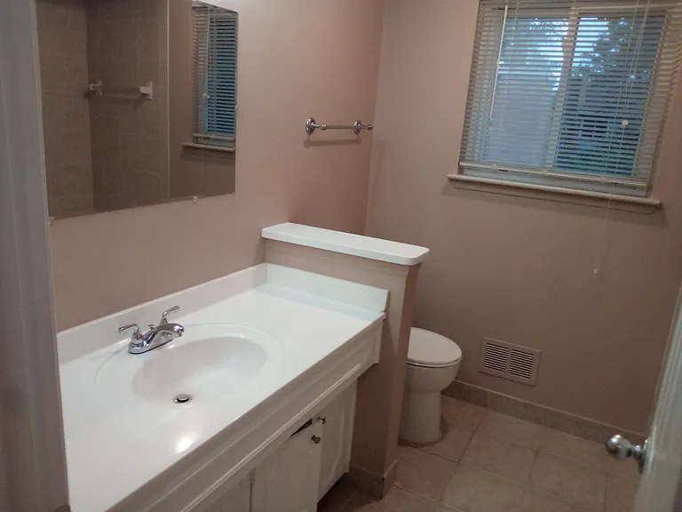 2880 E Eisenhower Pkwy — Photo 16