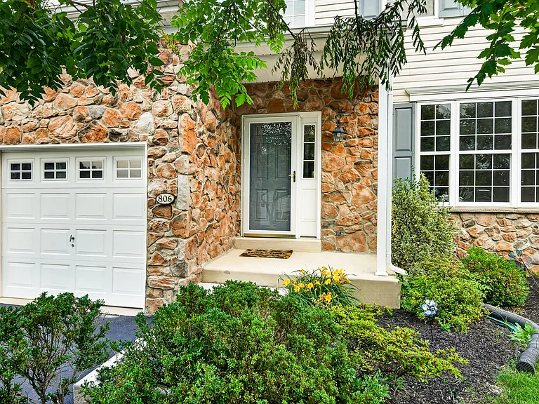 806 Hinchley Run — Photo 2