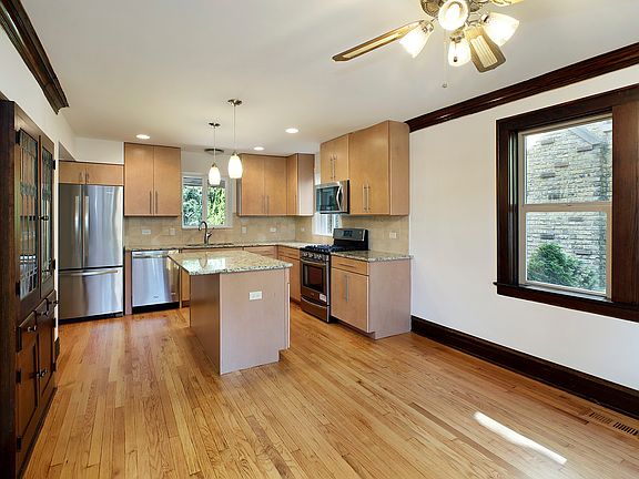 2nd image of 2427 Birchwood Ln
