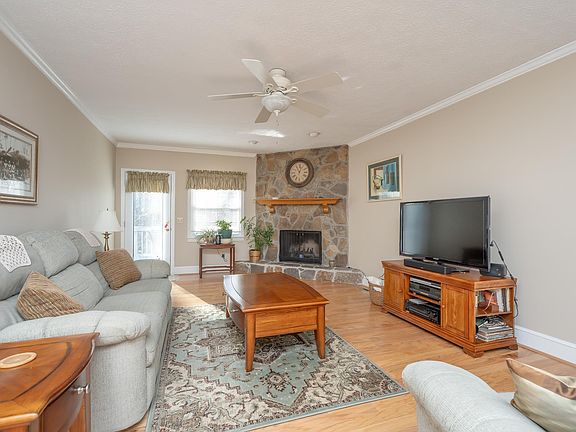 2nd image of 1102 Brentwood Way