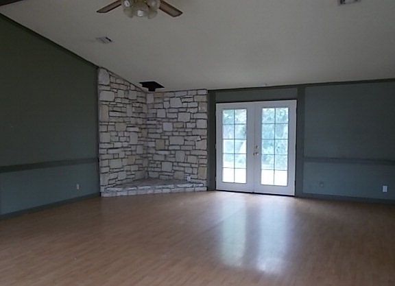2nd image of 112 Bowlin Dr E