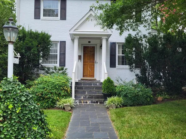 2409 N George Mason Dr, Arlington, VA 22207