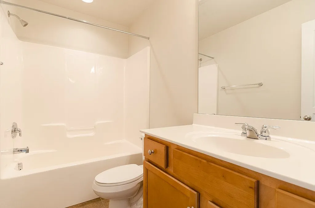3 bed, 2.0 bath, 1283 sqft, $1,895 — Photo 3