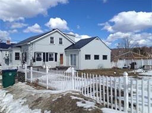 5th image of 181 Woodland St