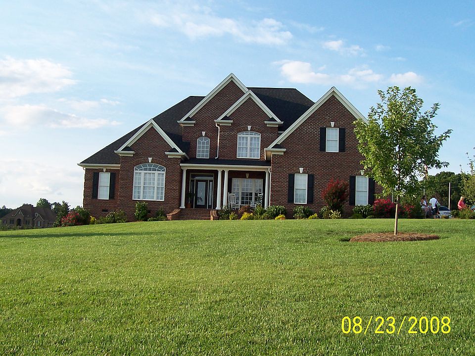 1st image of 108 Doe Run Ln