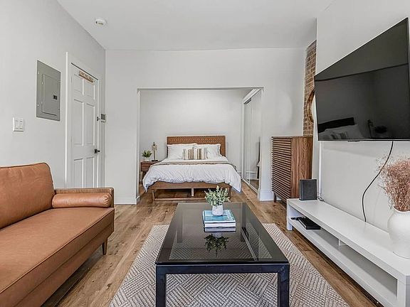 3rd image of 405 W 46th St APT 3R