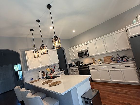 4th image of 3082 Fiji Island St