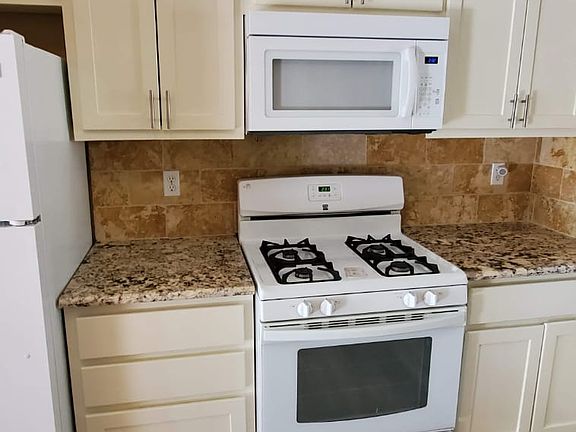 3rd image of 438 N North Shore Dr #B