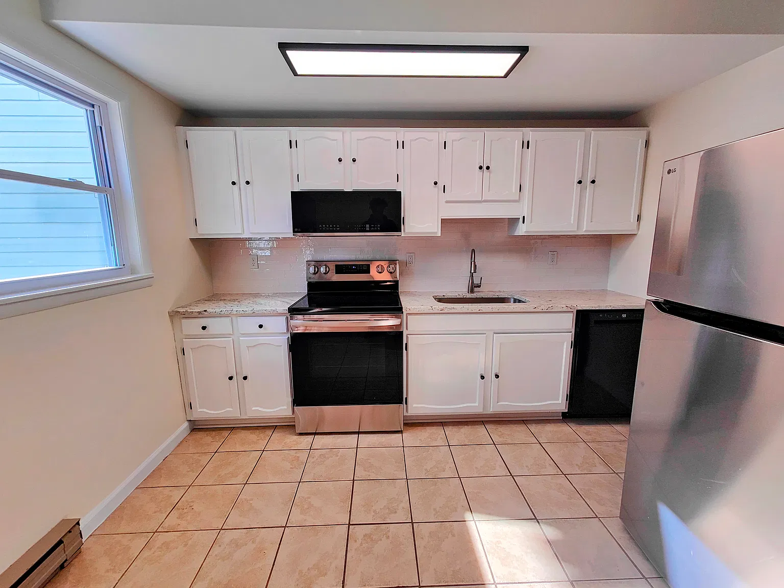 2 bed, 1020 sqft, $1,550 — Photo 2