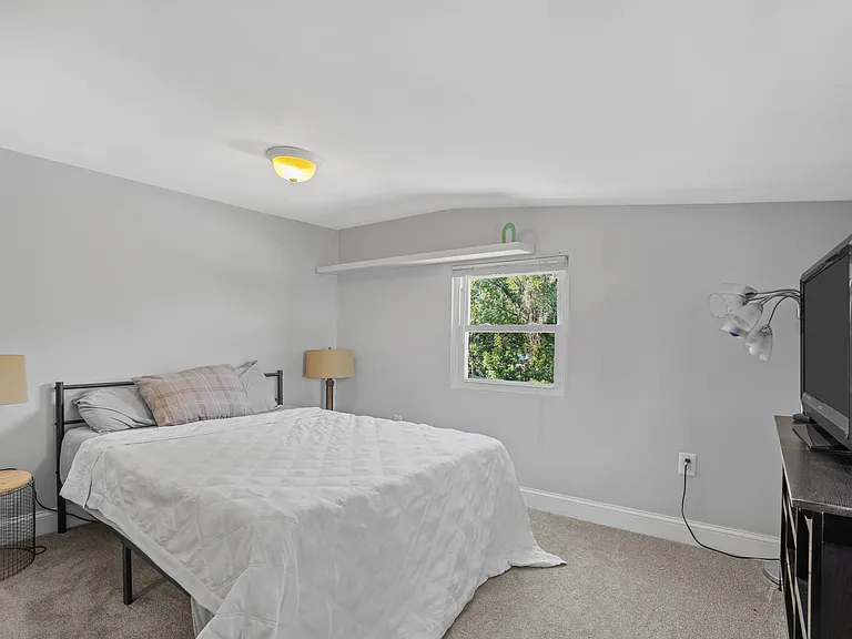 310 Maryland Ave — Photo 26