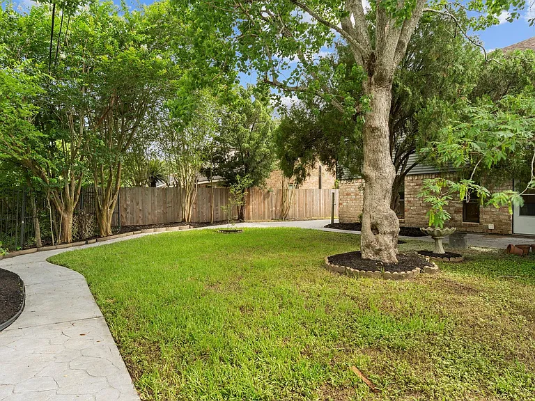 11118 Sagecountry Dr — Photo 41