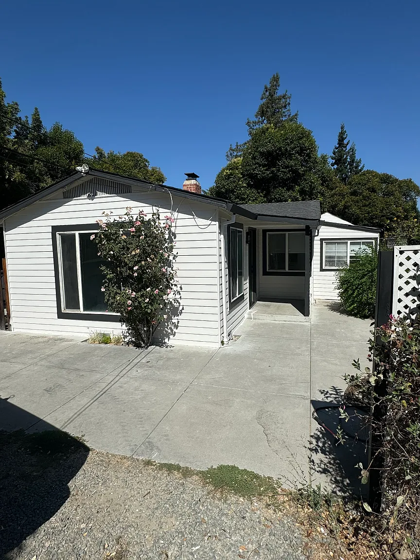 1426 Hicks Ave photo 1