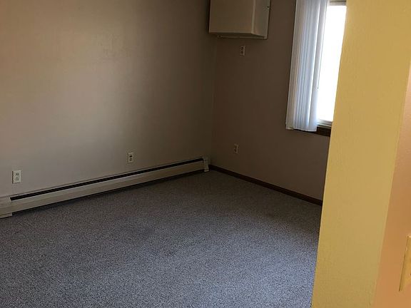 4th image of 216 12th St NE APT 303